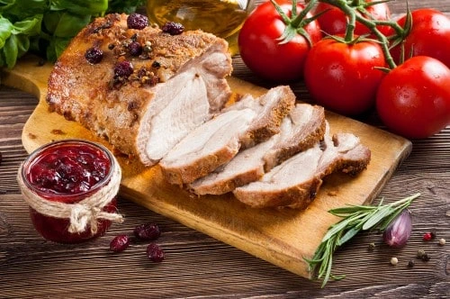 Sliced pork loin with tomatoes